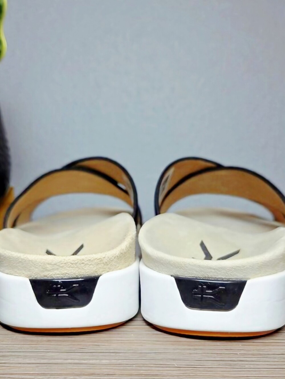 KURU Breeze Orthotic Sandals Women’s 7 Wide-Jet Black Leather Crisscross NEW!!! - Picture 7 of 13